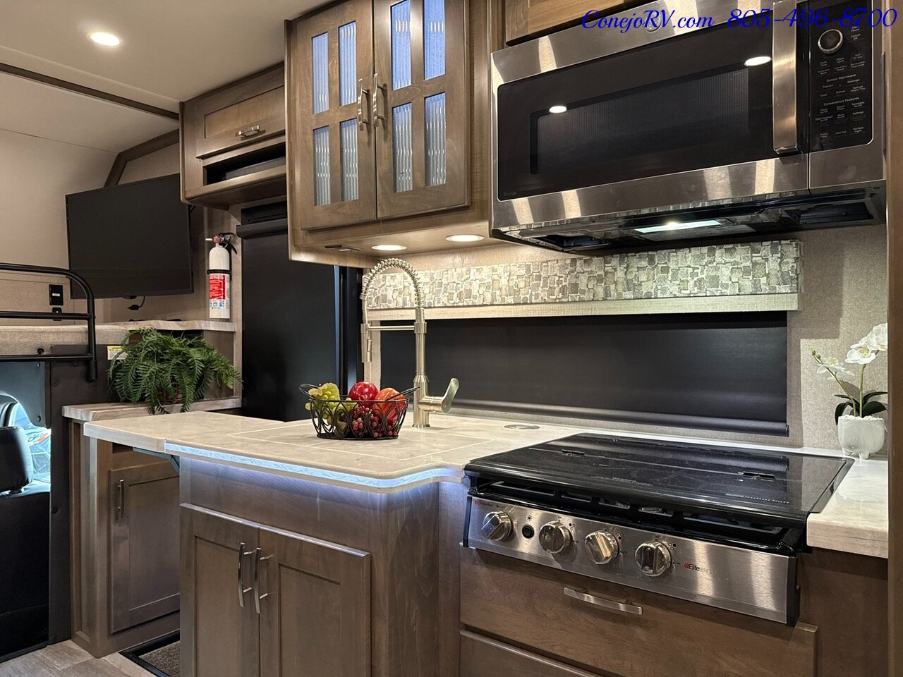 2022 Dynamax Isata 5 Series Xplorer 30FW FOUR WHEEL DRIVE Super-C Full Body Paint Cummins Turbo Diesel 16K Miles - Photo 14 - Thousand Oaks, CA 91360