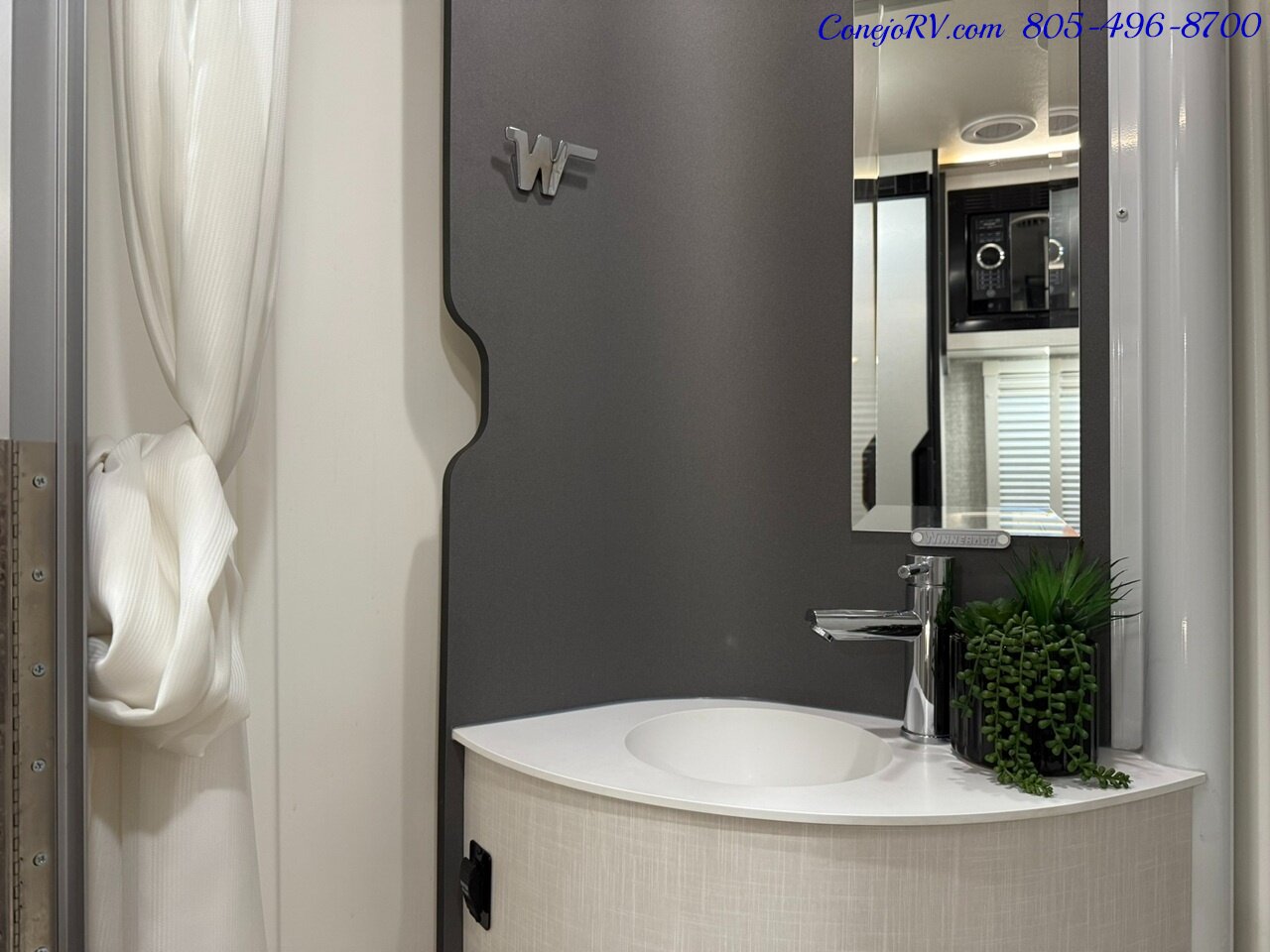 2023 Winnebago Ekko 22A Lithium Power 310HP All Wheel Drive Pop Top 25K Miles - Photo 18 - Thousand Oaks, CA 91360