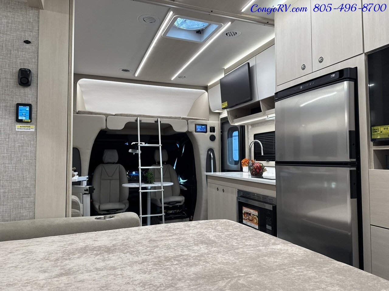 2026 Tiffin Wayfarer 25XRW Murphy Bed Full Wall Slide-Out Theater Seats Mercedes Turbo Diesel Full Body Paint - Photo 22 - Thousand Oaks, CA 91360