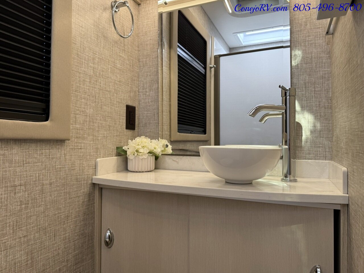 2026 Tiffin Wayfarer 25XRW Murphy Bed Full Wall Slide-Out Theater Seats Mercedes Turbo Diesel Full Body Paint - Photo 25 - Thousand Oaks, CA 91360