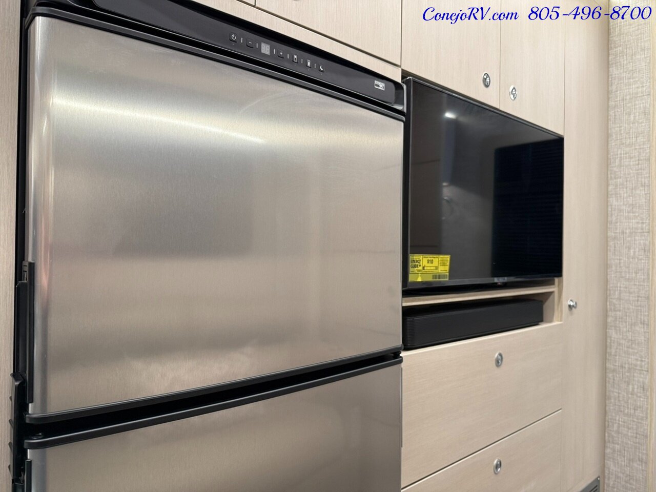 2026 Tiffin Wayfarer 25XRW Murphy Bed Full Wall Slide-Out Theater Seats Mercedes Turbo Diesel Full Body Paint - Photo 17 - Thousand Oaks, CA 91360