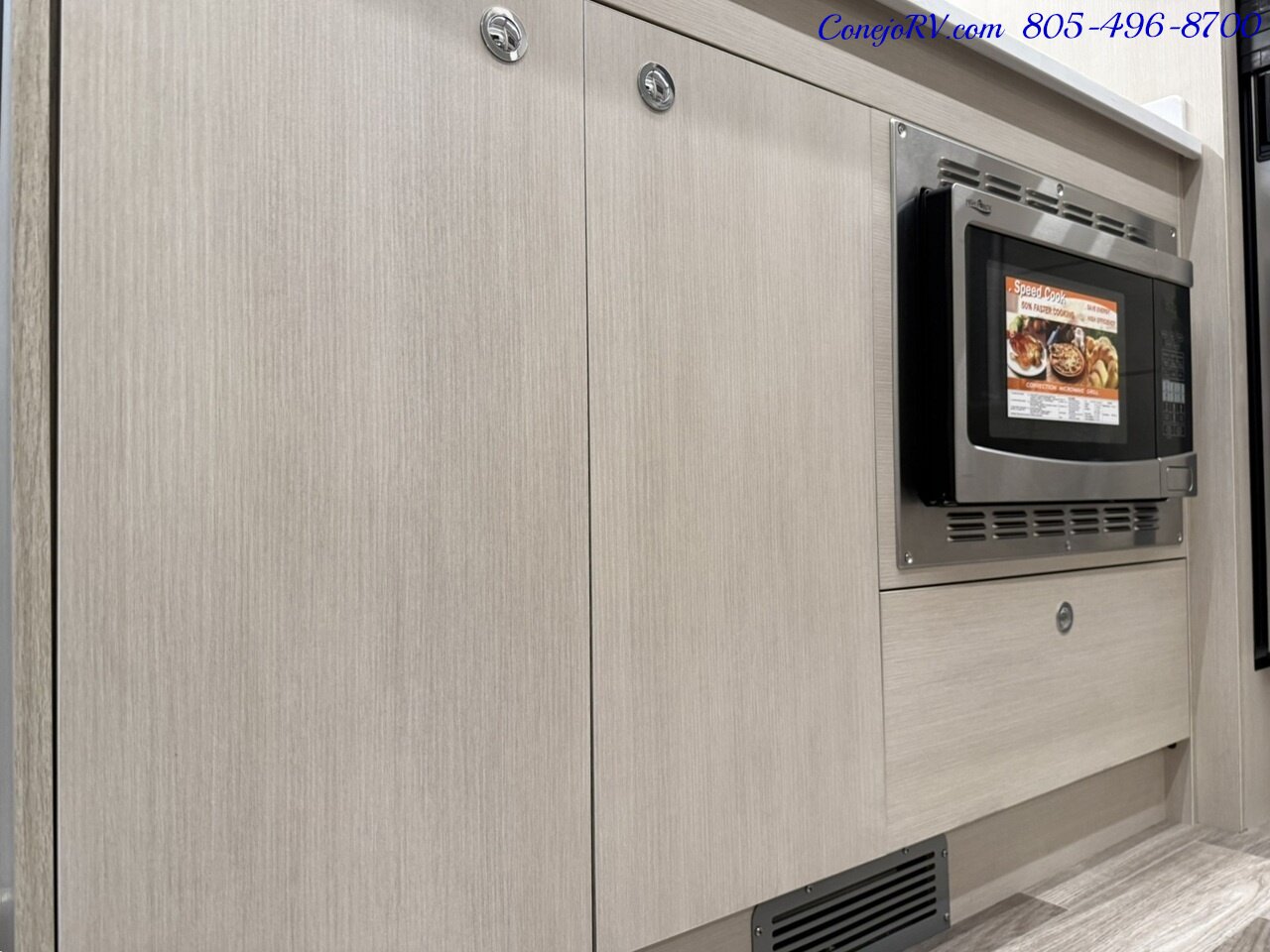 2026 Tiffin Wayfarer 25XRW Murphy Bed Full Wall Slide-Out Theater Seats Mercedes Turbo Diesel Full Body Paint - Photo 15 - Thousand Oaks, CA 91360