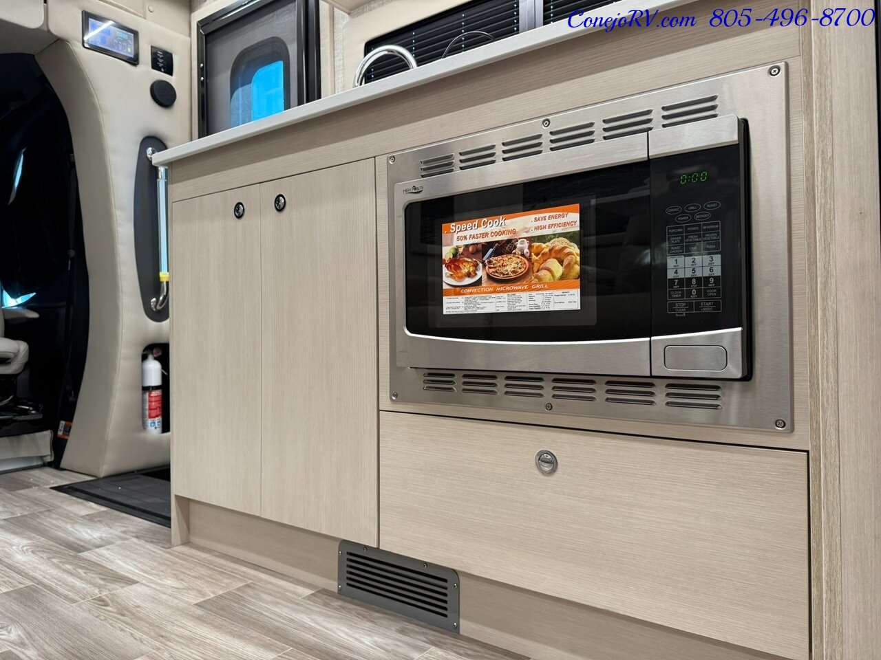 2026 Tiffin Wayfarer 25XRW Murphy Bed Full Wall Slide-Out Theater Seats Mercedes Turbo Diesel Full Body Paint - Photo 18 - Thousand Oaks, CA 91360