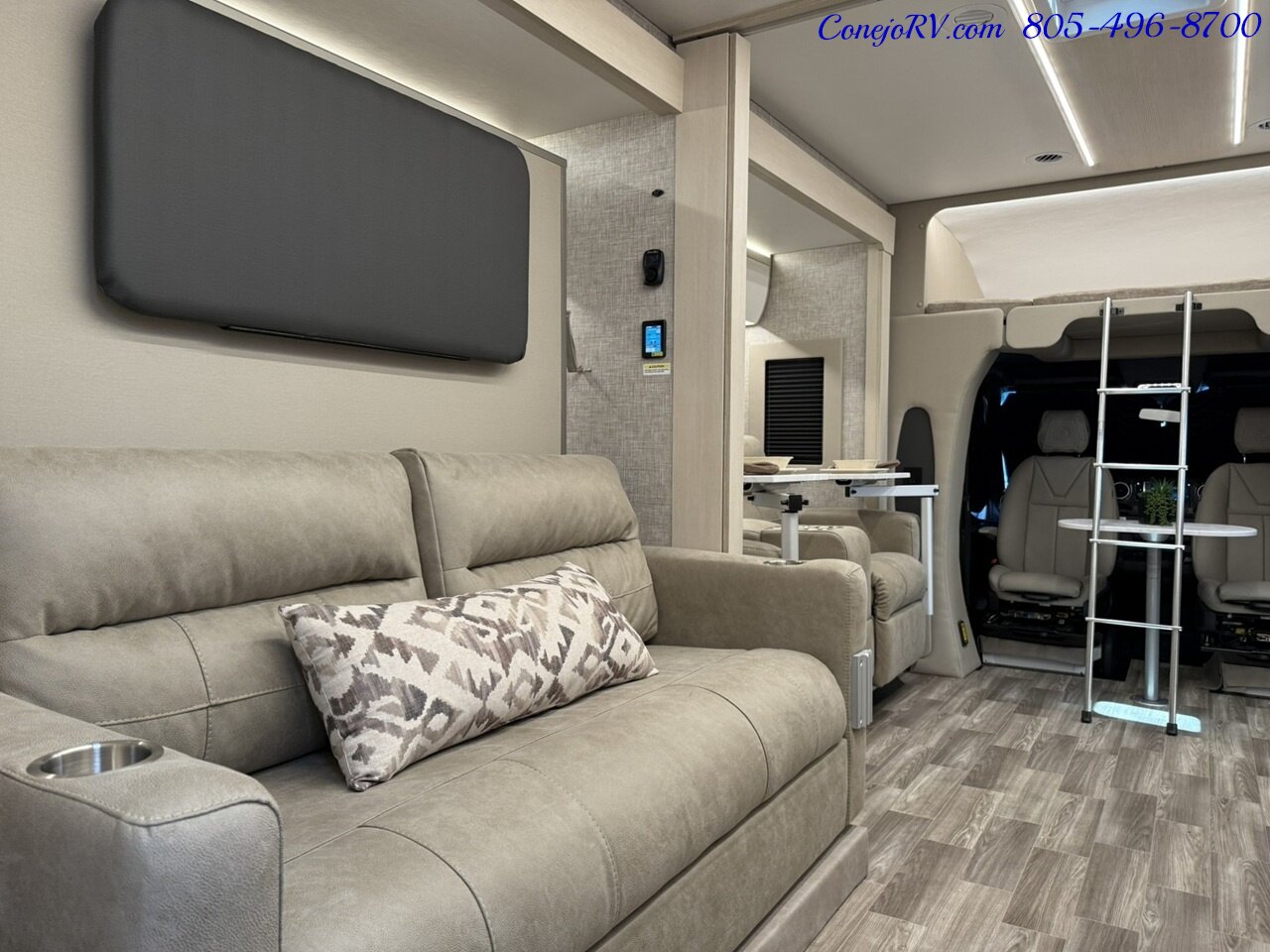 2026 Tiffin Wayfarer 25XRW Murphy Bed Full Wall Slide-Out Theater Seats Mercedes Turbo Diesel Full Body Paint - Photo 28 - Thousand Oaks, CA 91360