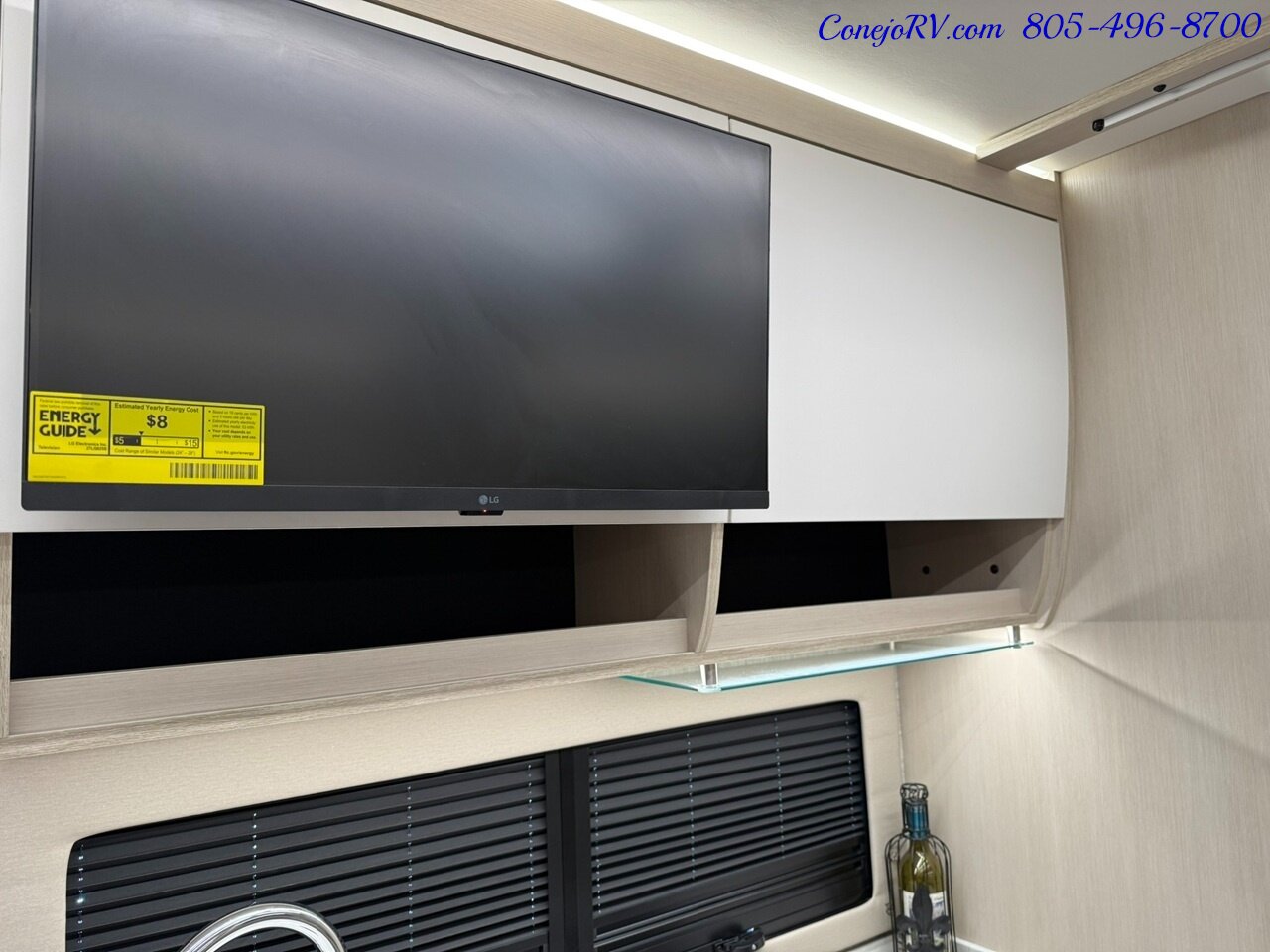 2026 Tiffin Wayfarer 25XRW Murphy Bed Full Wall Slide-Out Theater Seats Mercedes Turbo Diesel Full Body Paint - Photo 16 - Thousand Oaks, CA 91360