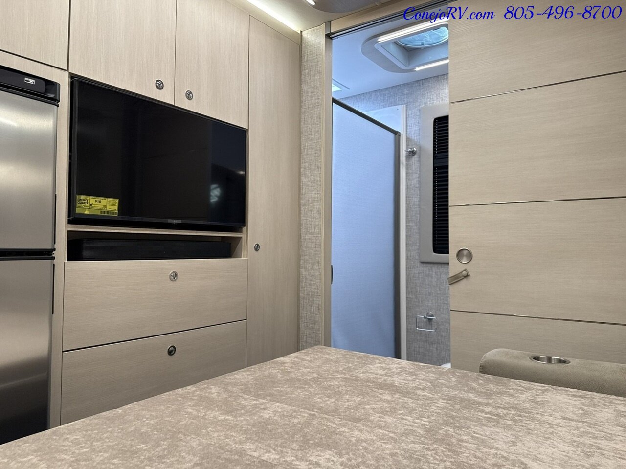 2026 Tiffin Wayfarer 25XRW Murphy Bed Full Wall Slide-Out Theater Seats Mercedes Turbo Diesel Full Body Paint - Photo 23 - Thousand Oaks, CA 91360