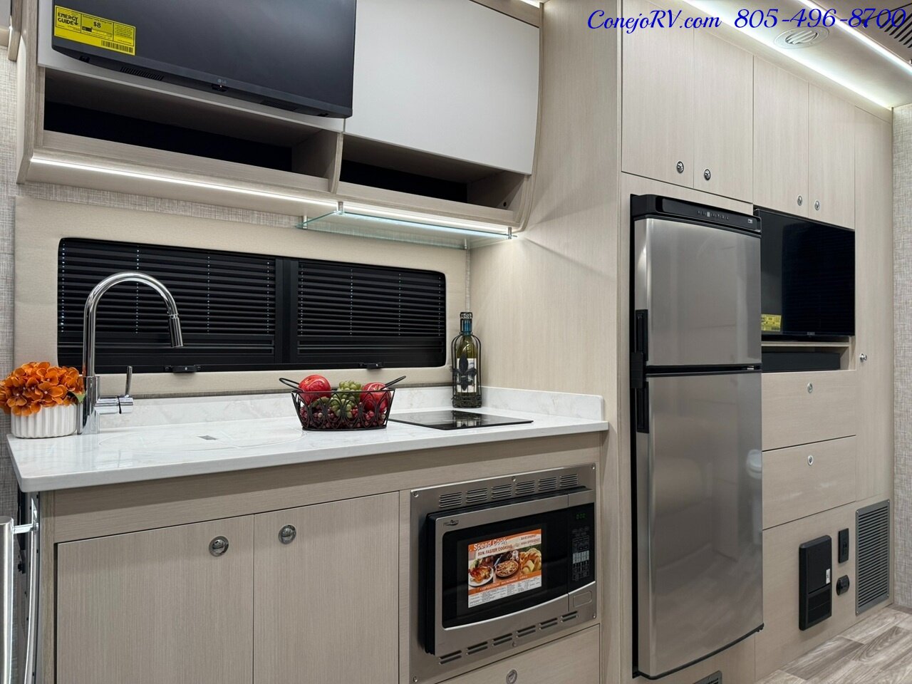 2026 Tiffin Wayfarer 25XRW Murphy Bed Full Wall Slide-Out Theater Seats Mercedes Turbo Diesel Full Body Paint - Photo 14 - Thousand Oaks, CA 91360