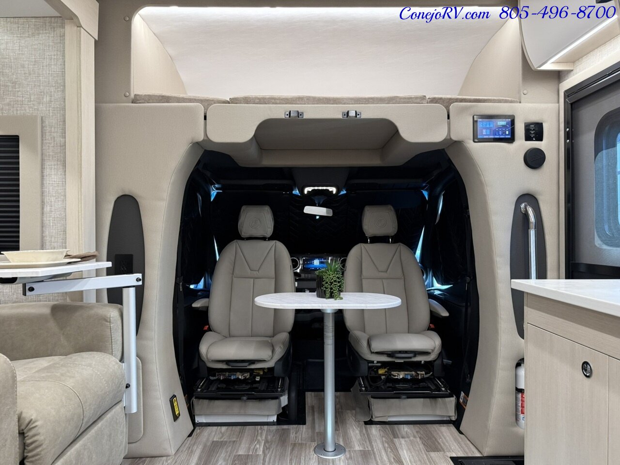 2026 Tiffin Wayfarer 25XRW Murphy Bed Full Wall Slide-Out Theater Seats Mercedes Turbo Diesel Full Body Paint - Photo 11 - Thousand Oaks, CA 91360