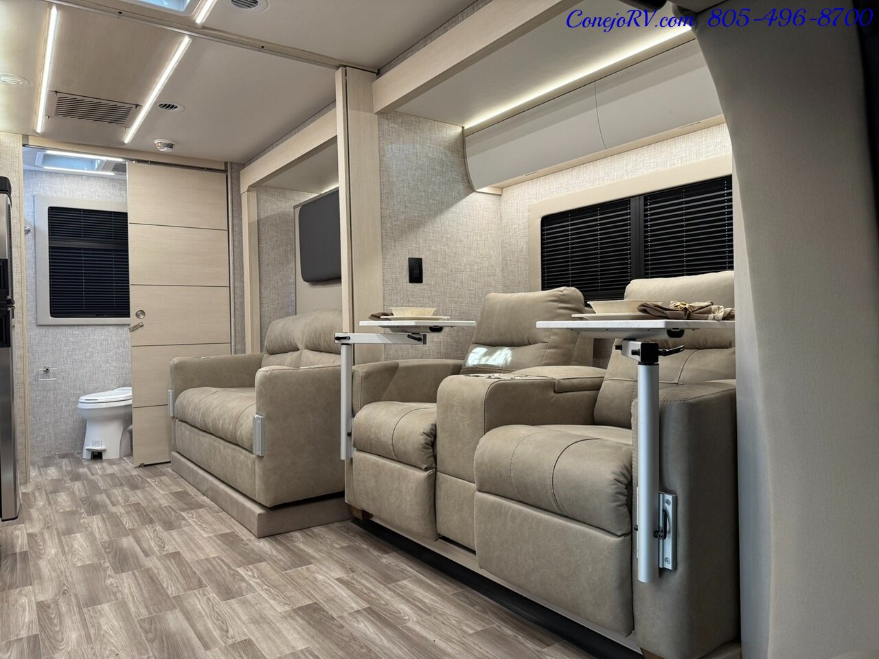 2026 Tiffin Wayfarer 25XRW Murphy Bed Full Wall Slide-Out Theater Seats Mercedes Turbo Diesel Full Body Paint - Photo 6 - Thousand Oaks, CA 91360