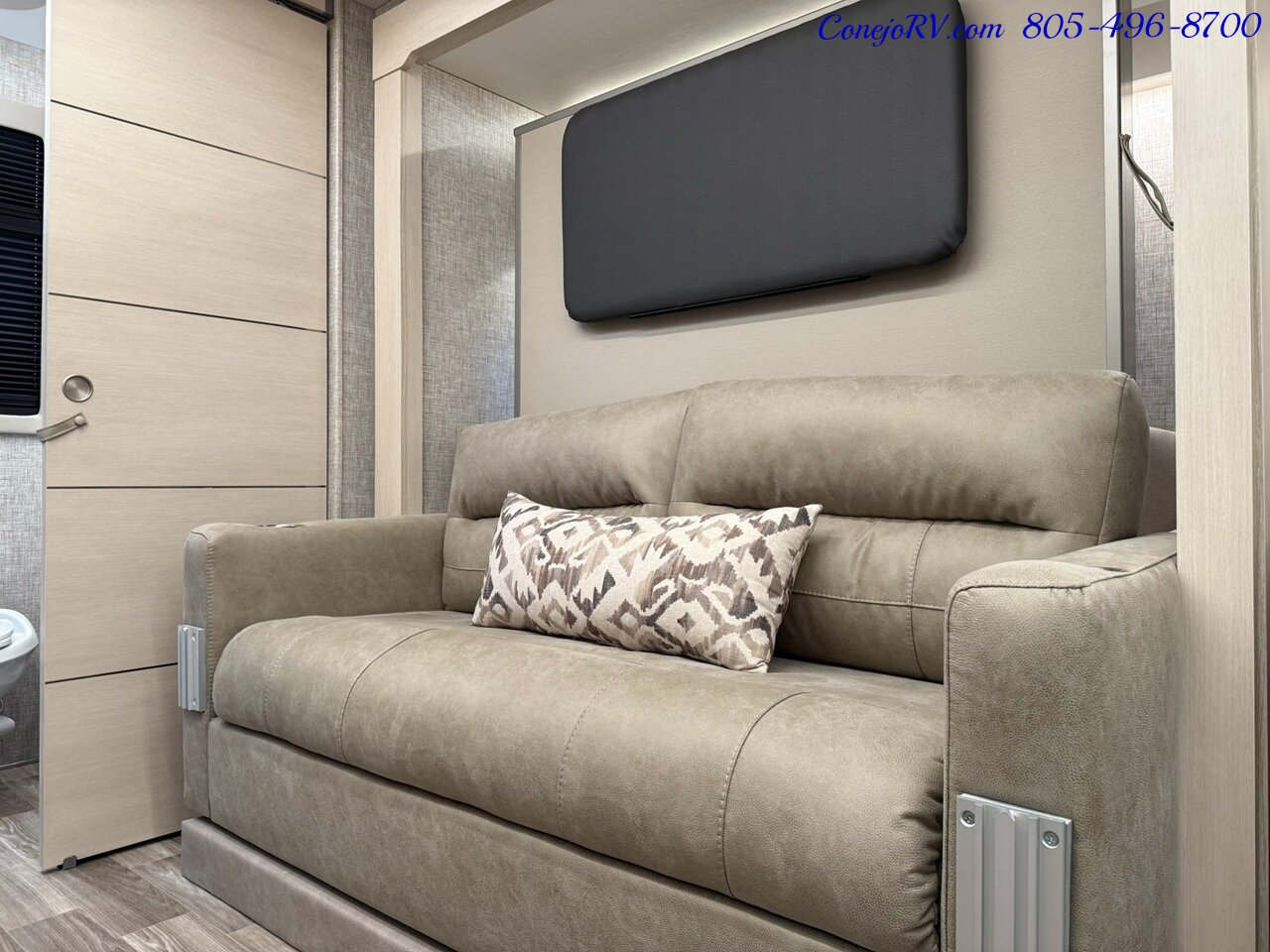 2026 Tiffin Wayfarer 25XRW Murphy Bed Full Wall Slide-Out Theater Seats Mercedes Turbo Diesel Full Body Paint - Photo 12 - Thousand Oaks, CA 91360