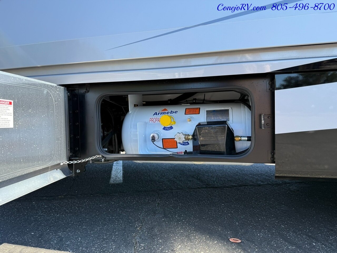 2026 Tiffin Wayfarer 25XRW Murphy Bed Full Wall Slide-Out Theater Seats Mercedes Turbo Diesel Full Body Paint - Photo 45 - Thousand Oaks, CA 91360