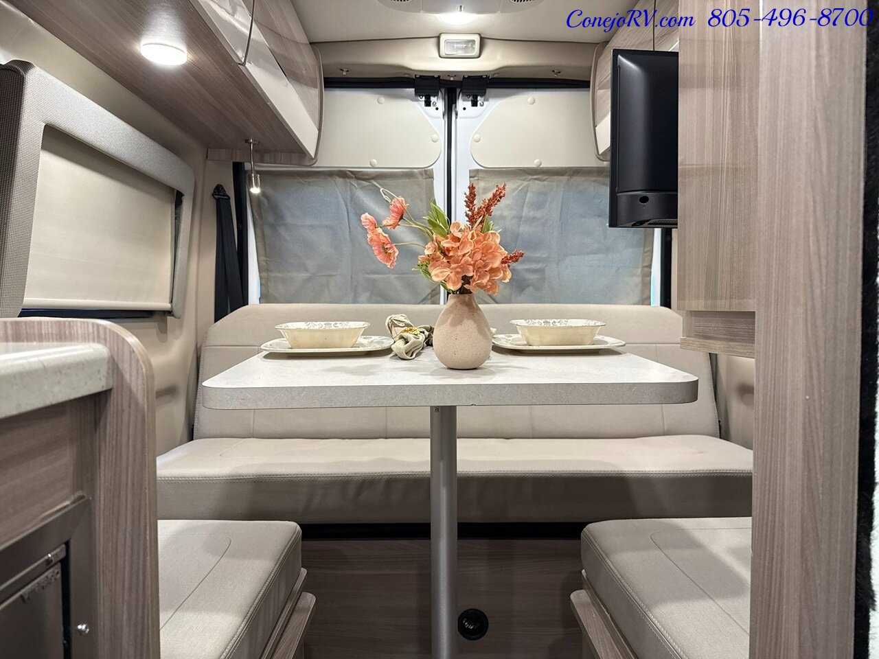 2023 Thor Sequence 20J Full Galley Rear Lounge Pop Top - Photo 18 - Thousand Oaks, CA 91360
