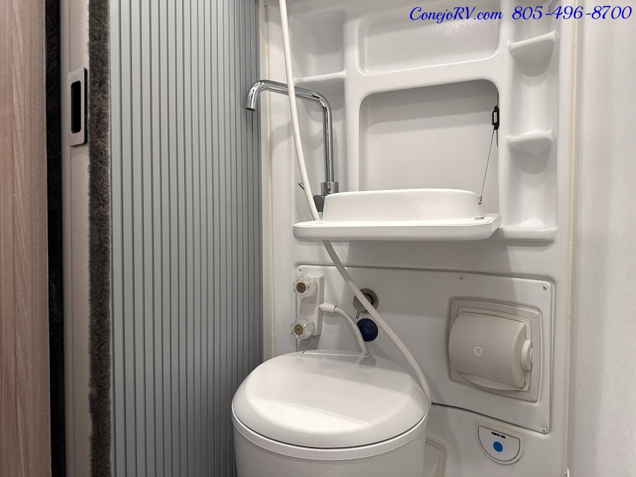 2023 Thor Sequence 20J Full Galley Rear Lounge Pop Top - Photo 17 - Thousand Oaks, CA 91360