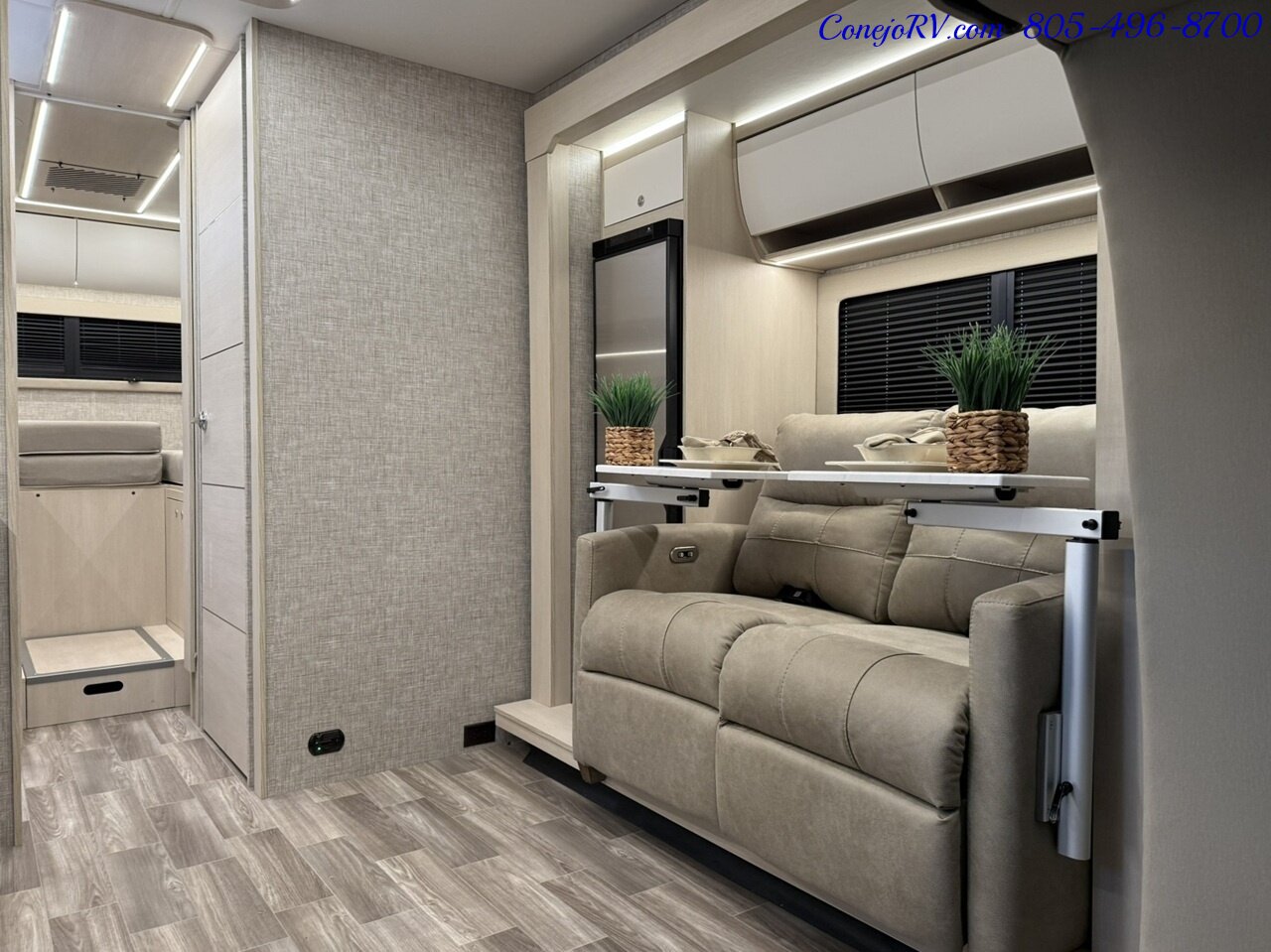 2026 Tiffin Wayfarer 25XLW Slide-Out Theater Seats Mercedes Turbo Diesel Full Body Paint - Photo 6 - Thousand Oaks, CA 91360