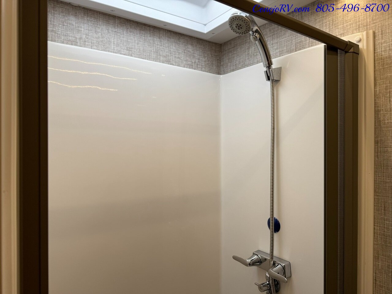 2026 Tiffin Wayfarer 25XLW Slide-Out Theater Seats Mercedes Turbo Diesel Full Body Paint - Photo 19 - Thousand Oaks, CA 91360