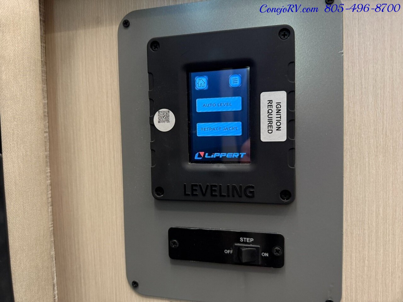 2026 Tiffin Wayfarer 25XLW Slide-Out Theater Seats Mercedes Turbo Diesel Full Body Paint - Photo 10 - Thousand Oaks, CA 91360