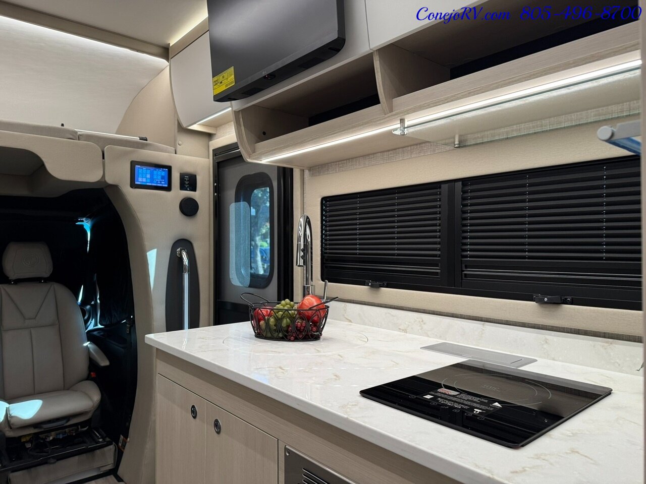 2026 Tiffin Wayfarer 25XLW Slide-Out Theater Seats Mercedes Turbo Diesel Full Body Paint - Photo 16 - Thousand Oaks, CA 91360