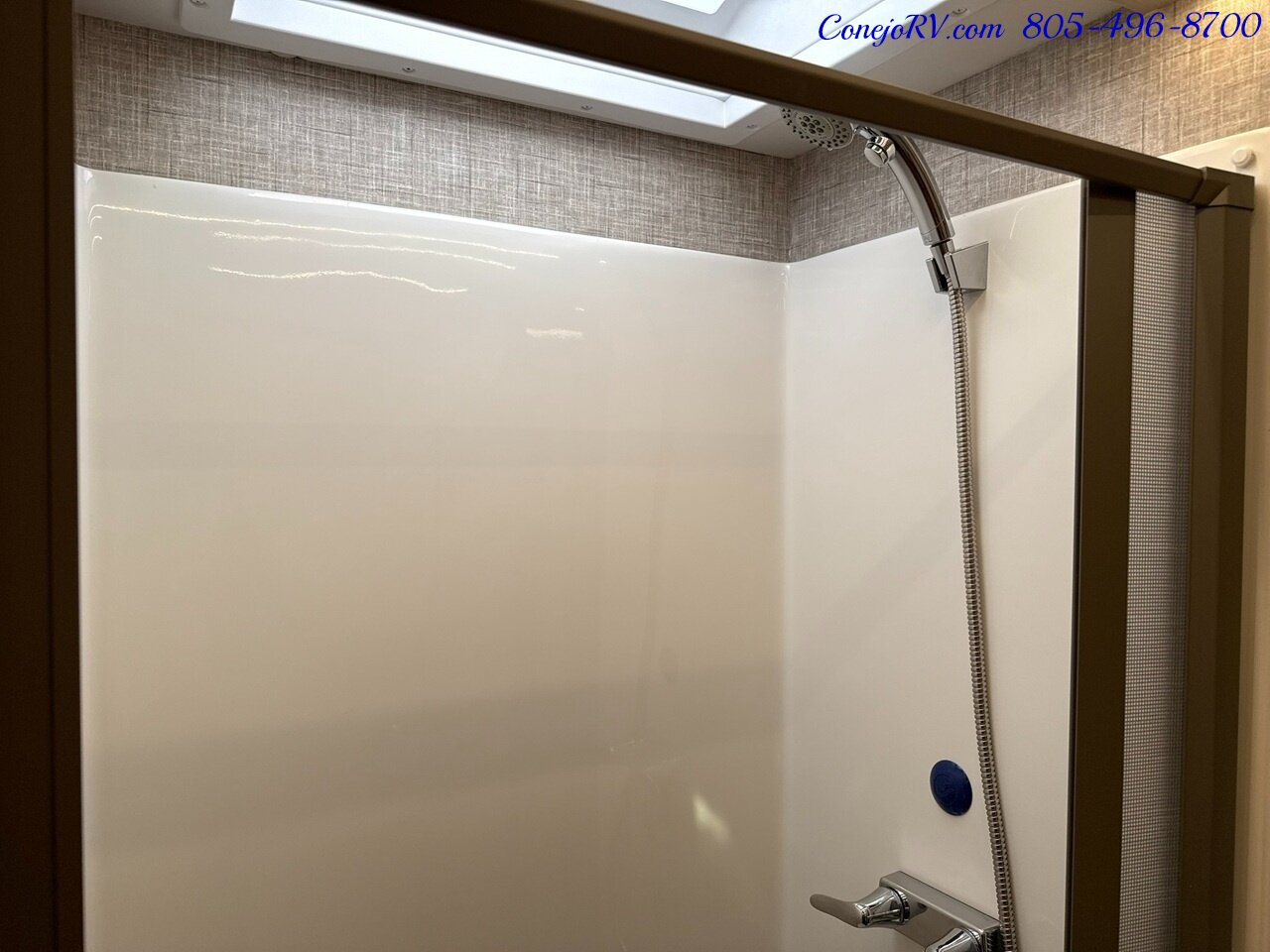 2026 Tiffin Wayfarer 25XLW Slide-Out Theater Seats Mercedes Turbo Diesel  Full Body Paint - Photo 17 - Thousand Oaks, CA 91360