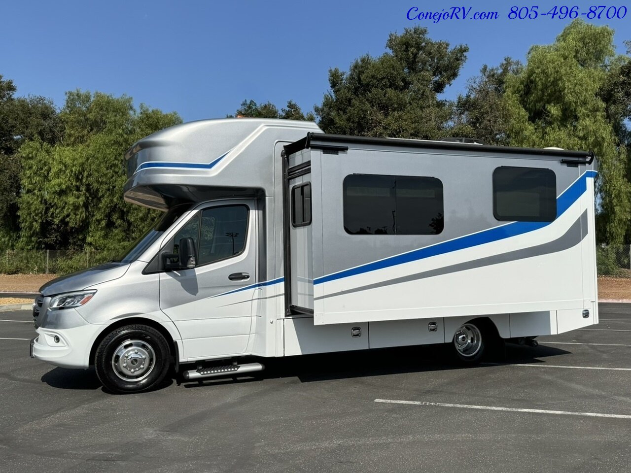 2022 Renegade Vienna 25RMC Full Wall Slide Mercedes Turbo Diesel Full Body Paint 7K Miles   - Photo 1 - Thousand Oaks, CA 91360