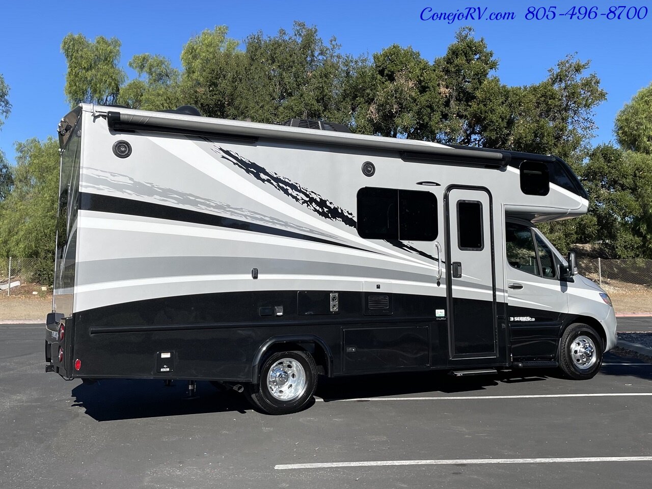 2024 DYNAMAX Isata 3 Series 24FW Full-Wall Slide HYDRAULIC LEVELERS Full Body Paint  Mercedes Turbo Diesel - Photo 4 - Thousand Oaks, CA 91360