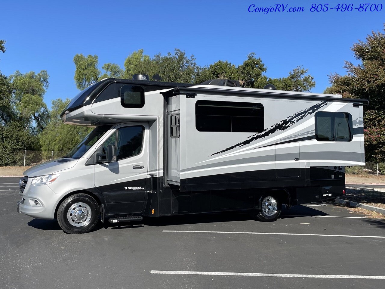 2024 DYNAMAX Isata 3 Series 24FW Full-Wall Slide HYDRAULIC LEVELERS Full Body Paint  Mercedes Turbo Diesel - Photo 1 - Thousand Oaks, CA 91360