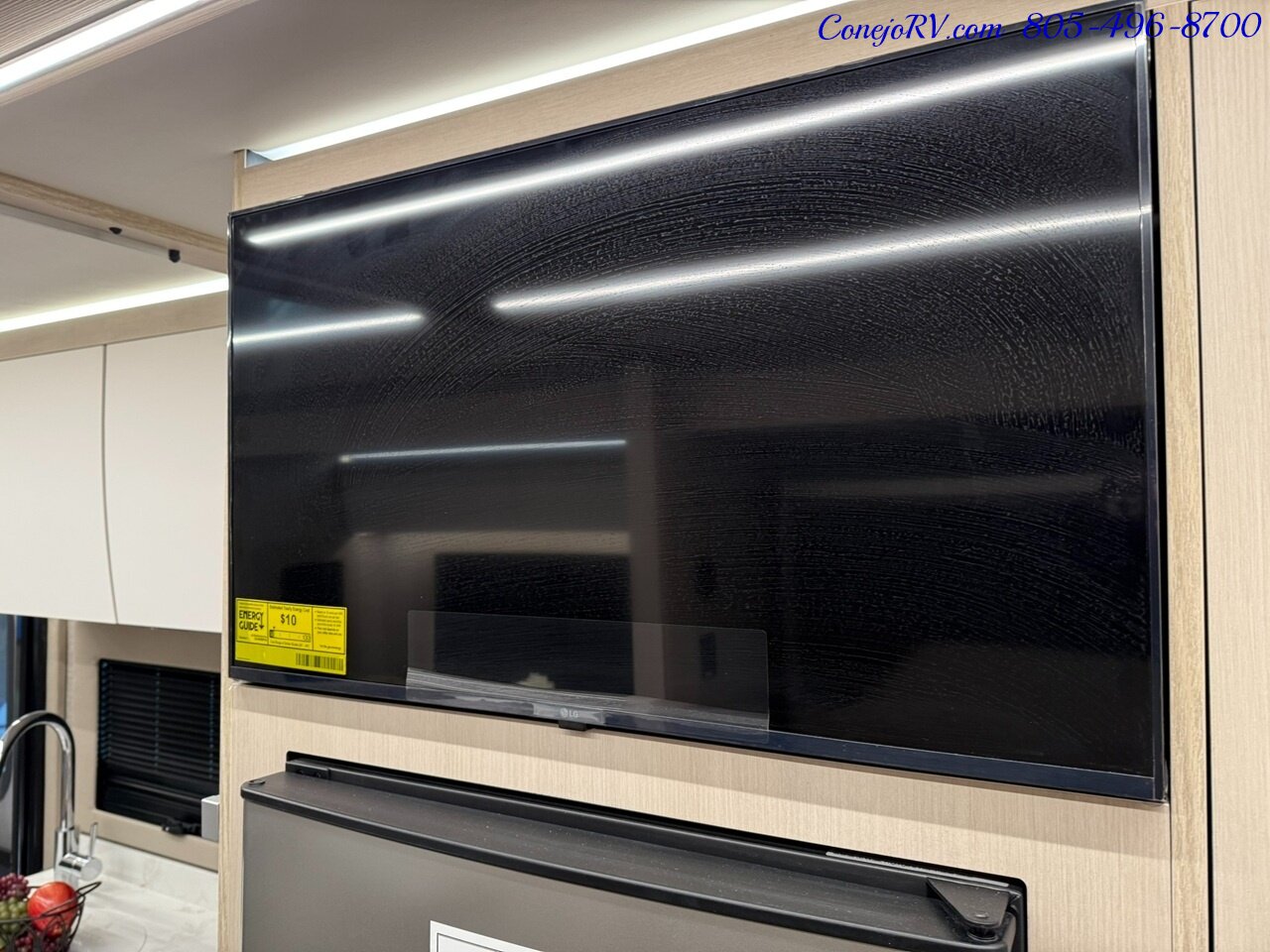 2026 Tiffin Wayfarer 25RW Murphy Bed Full Wall Slide-Out Booth Dinette Mercedes Turbo Diesel Full Body Paint - Photo 17 - Thousand Oaks, CA 91360