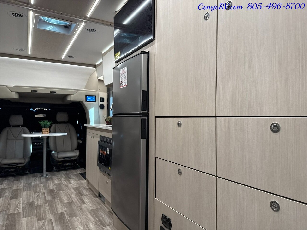 2026 Tiffin Wayfarer 25RW Murphy Bed Full Wall Slide-Out Booth Dinette Mercedes Turbo Diesel Full Body Paint - Photo 26 - Thousand Oaks, CA 91360