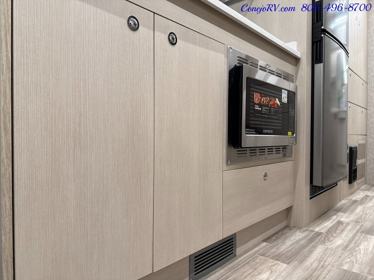 2026 Tiffin Wayfarer 25RW Murphy Bed Full Wall Slide-Out Booth Dinette Mercedes Turbo Diesel Full Body Paint - Photo 14 - Thousand Oaks, CA 91360