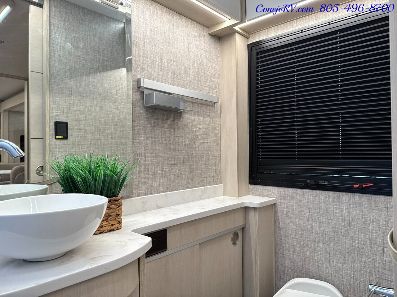 2026 Tiffin Wayfarer 25RW Murphy Bed Full Wall Slide-Out Booth Dinette Mercedes Turbo Diesel Full Body Paint - Photo 19 - Thousand Oaks, CA 91360