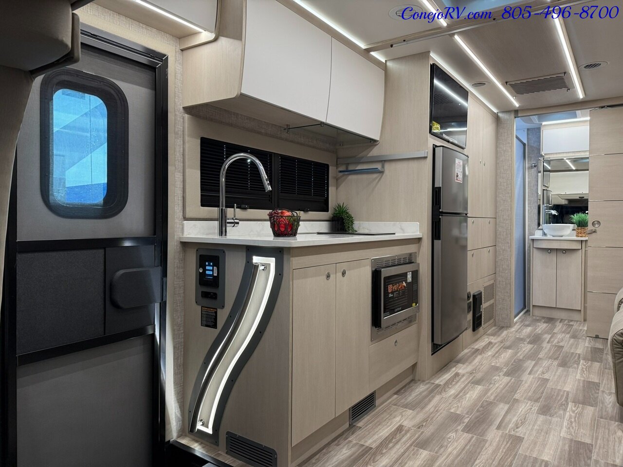 2026 Tiffin Wayfarer 25RW Murphy Bed Full Wall Slide-Out Booth Dinette Mercedes Turbo Diesel Full Body Paint - Photo 7 - Thousand Oaks, CA 91360