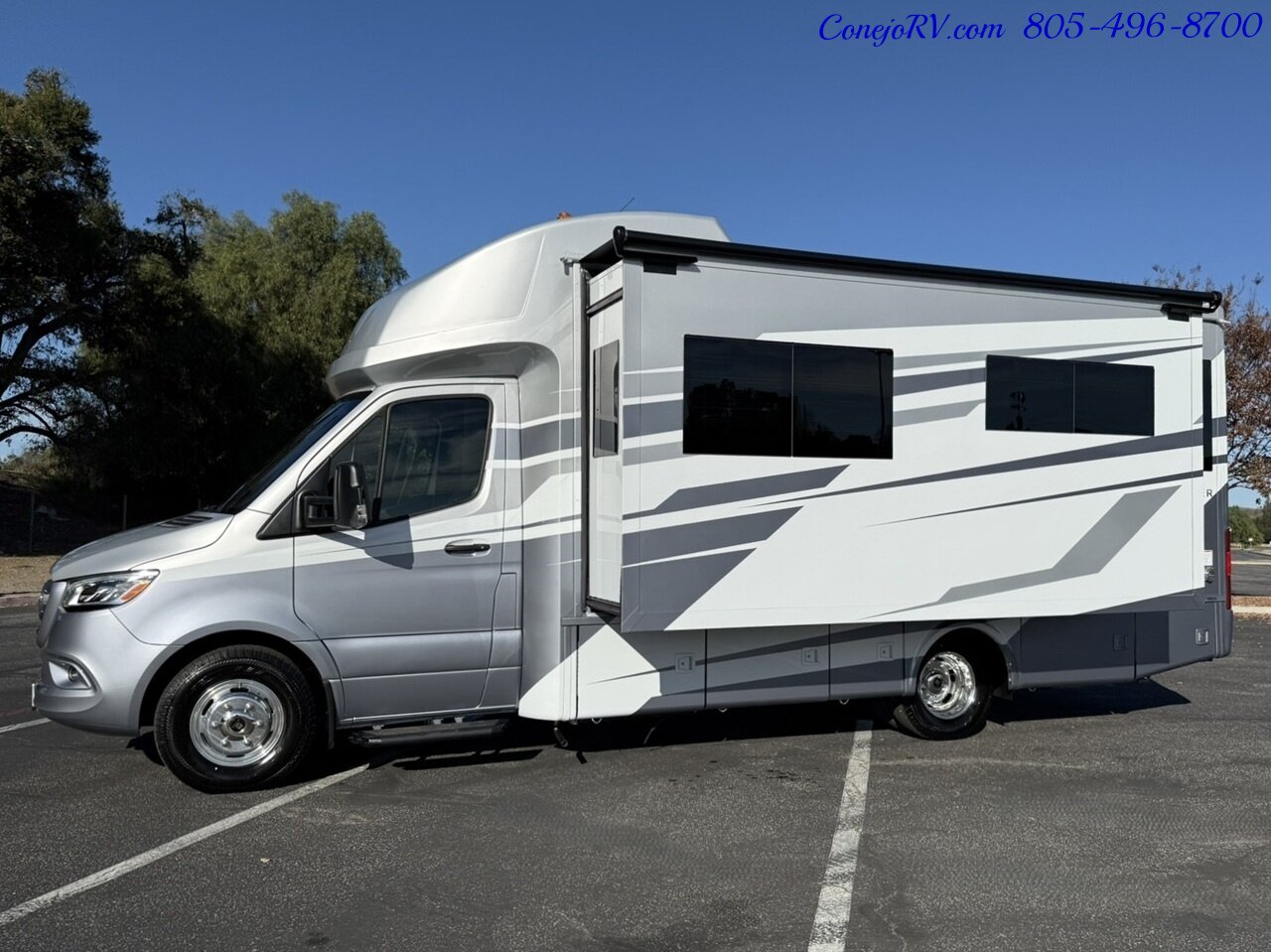 2026 Tiffin Wayfarer 25RW Murphy Bed Full Wall Slide-Out Booth Dinette Mercedes Turbo Diesel Full Body Paint - Photo 1 - Thousand Oaks, CA 91360