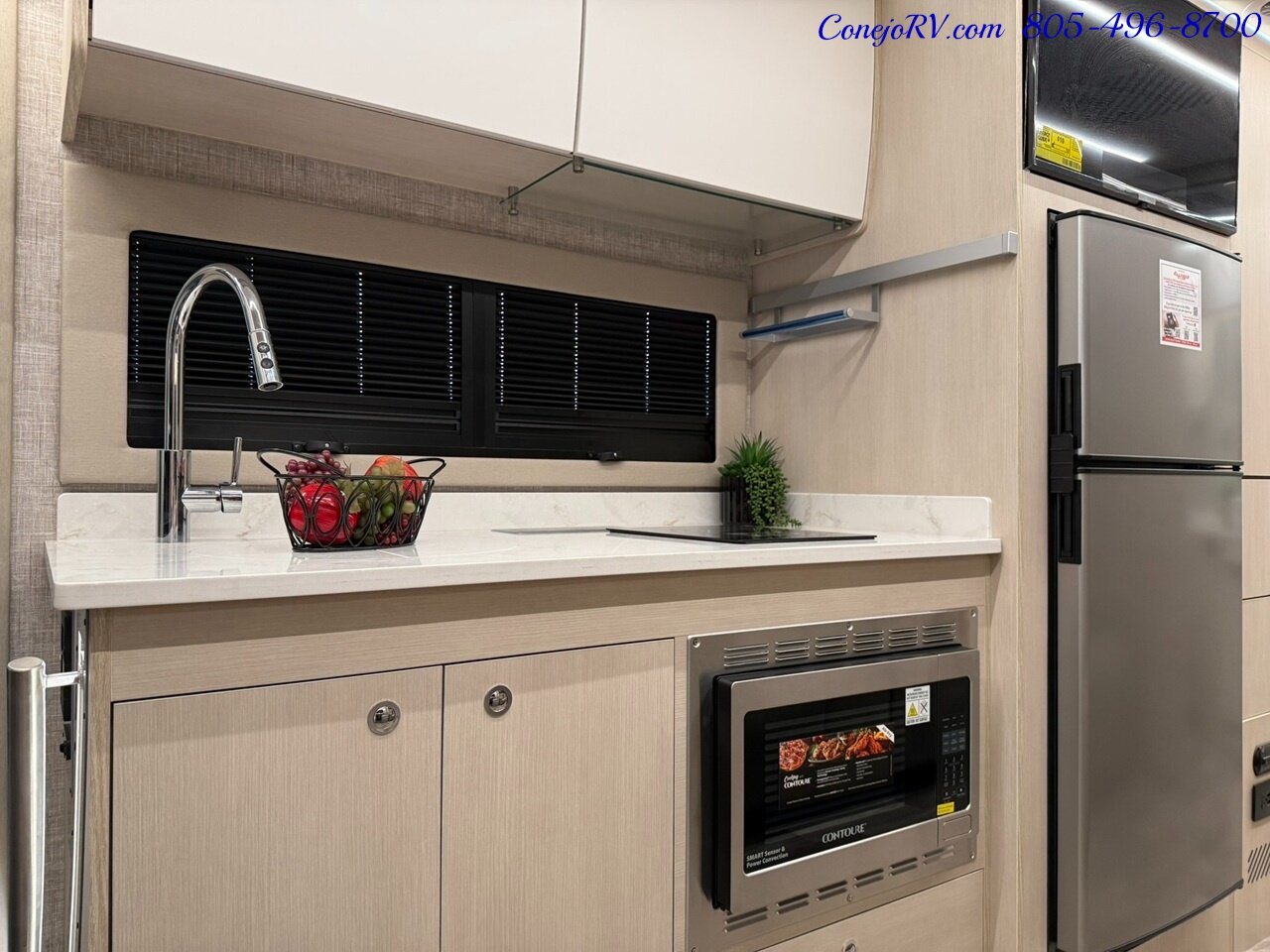 2026 Tiffin Wayfarer 25RW Murphy Bed Full Wall Slide-Out Booth Dinette Mercedes Turbo Diesel Full Body Paint - Photo 13 - Thousand Oaks, CA 91360