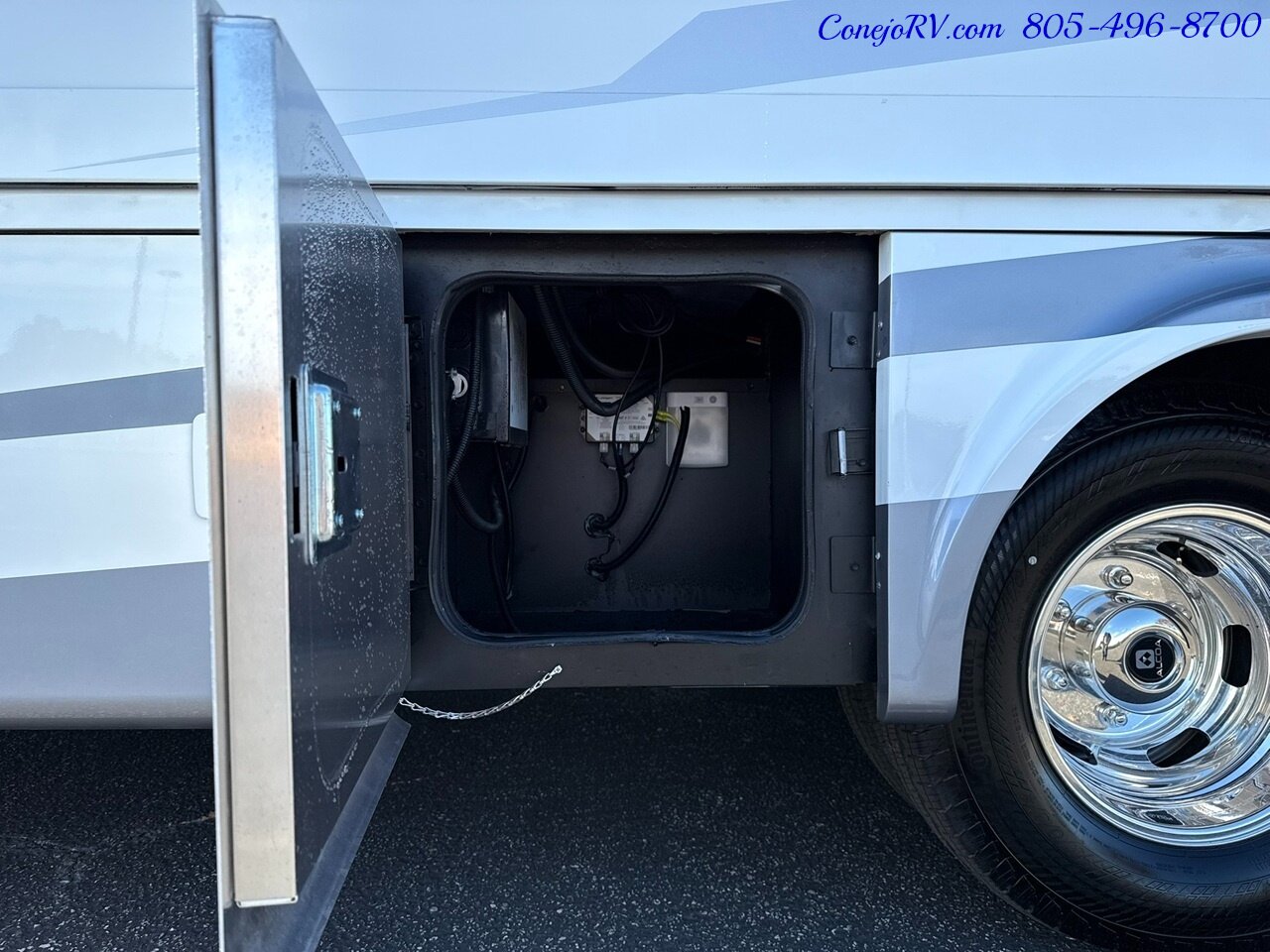 2026 Tiffin Wayfarer 25RW Murphy Bed Full Wall Slide-Out Booth Dinette Mercedes Turbo Diesel Full Body Paint - Photo 47 - Thousand Oaks, CA 91360