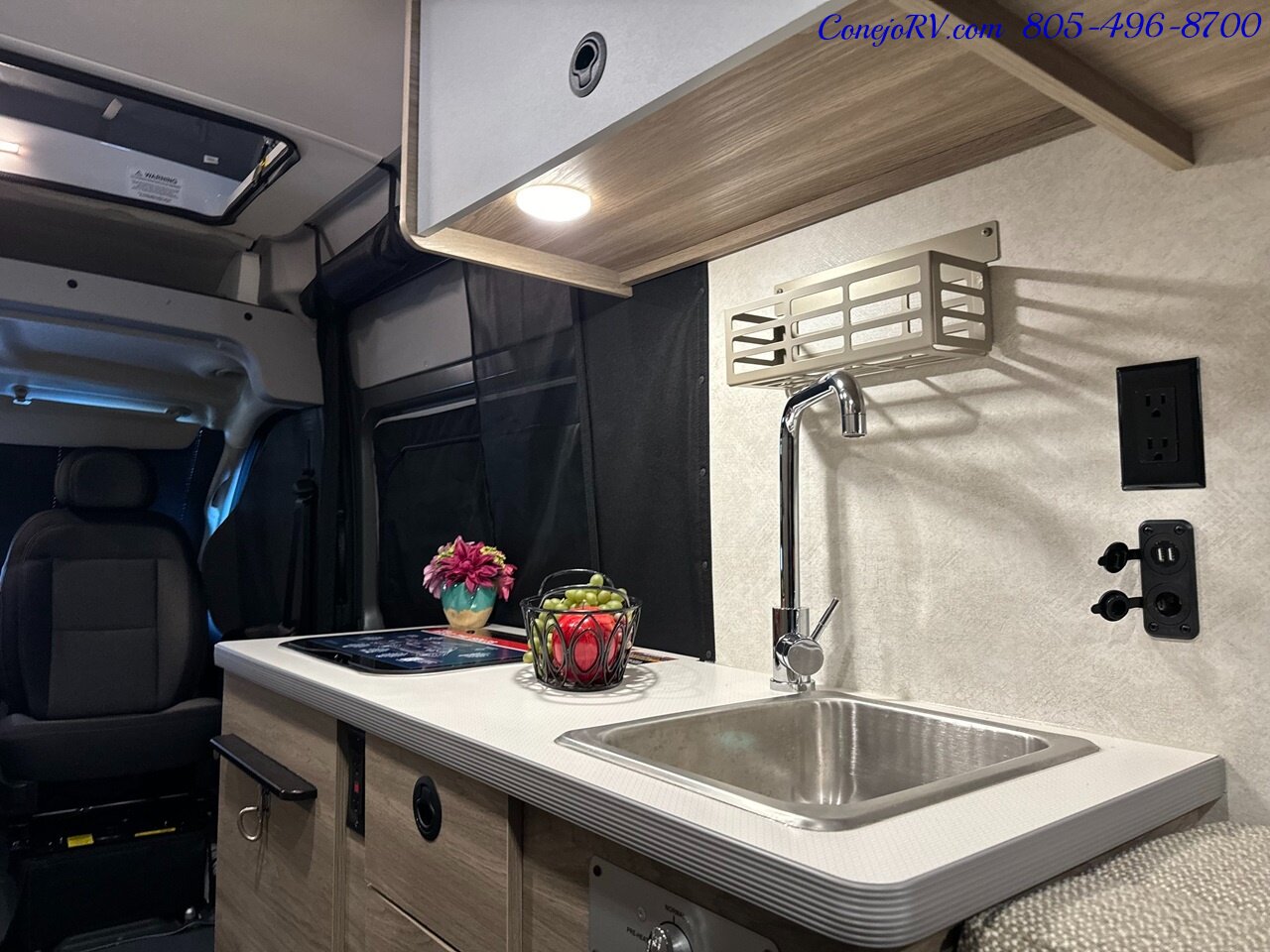 2024 Winnebago Solis 59PX Murphy Bed Pop Top Full Galley   - Photo 17 - Thousand Oaks, CA 91360