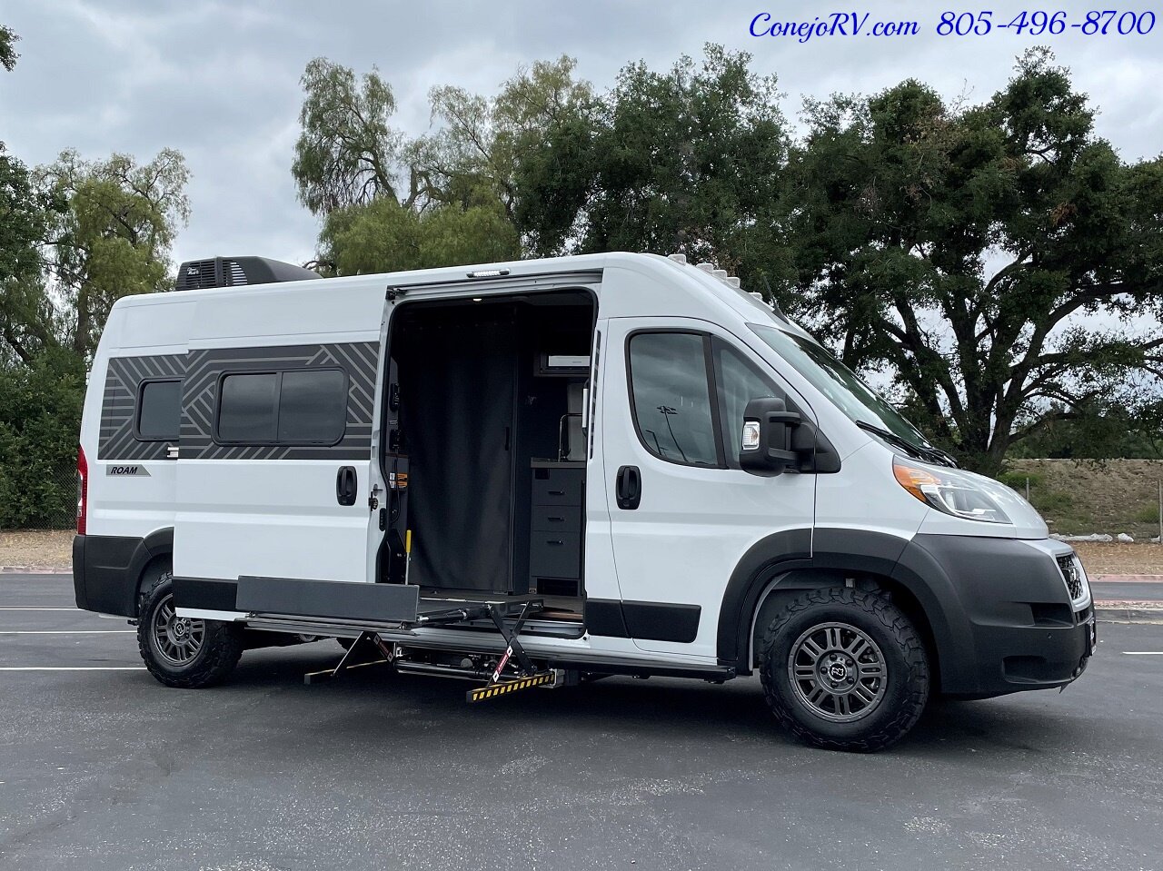 2023 WINNEBAGO Roam U59RA Accessibility Power Lift Power Lounge Full Galley   - Photo 36 - Thousand Oaks, CA 91360