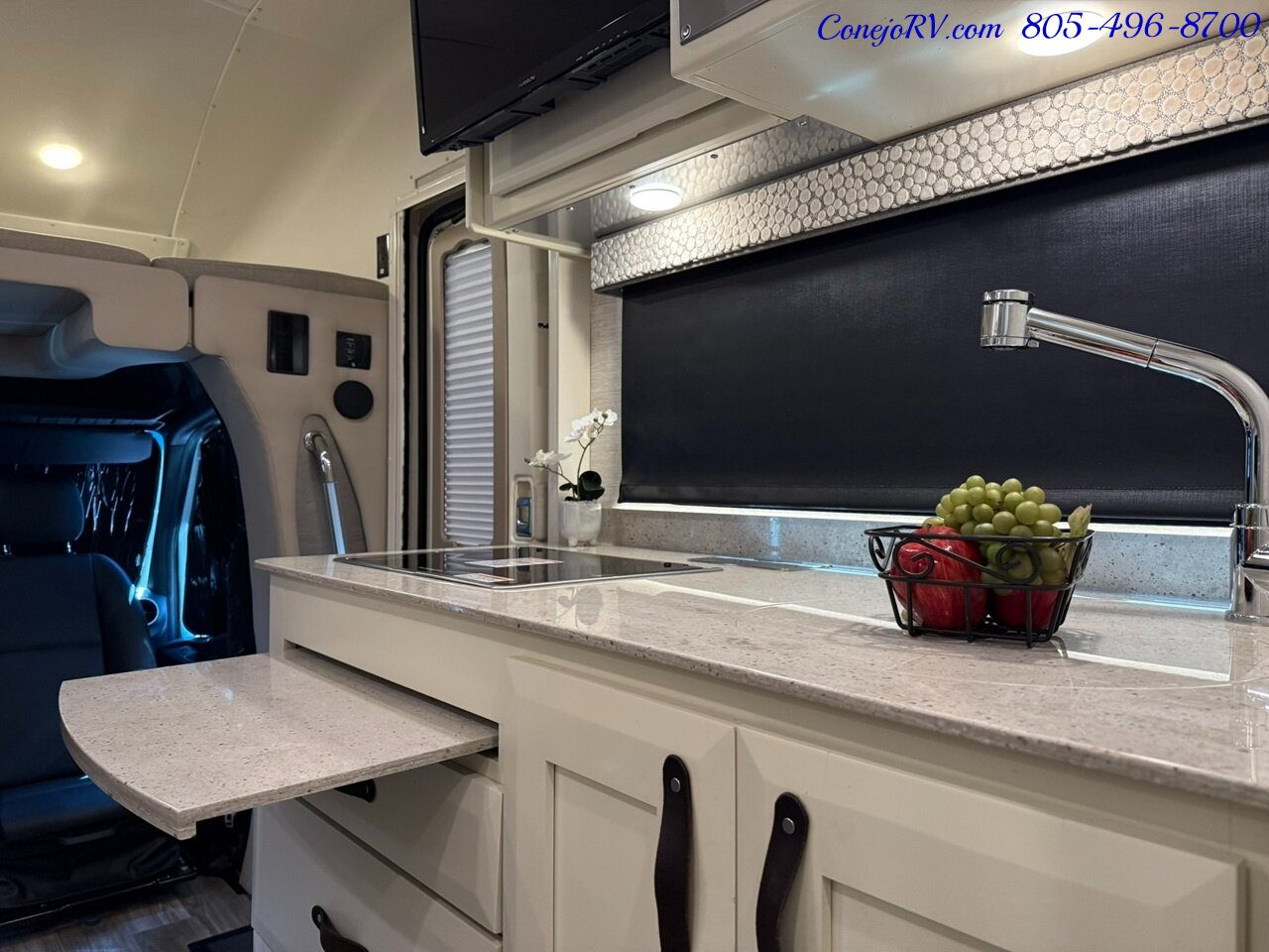 2022 Tiffin Wayfarer 25TW Slide-Out Twin Beds Sofa Levelers Mercedes Turbo Diesel Full Body Paint 12K Miles - Photo 19 - Thousand Oaks, CA 91360