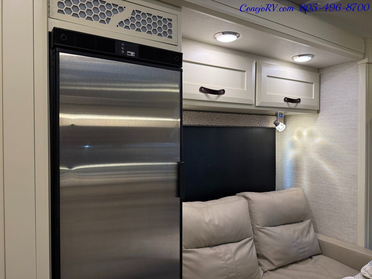 2022 Tiffin Wayfarer 25TW Slide-Out Twin Beds Sofa Levelers Mercedes Turbo Diesel Full Body Paint 12K Miles - Photo 17 - Thousand Oaks, CA 91360