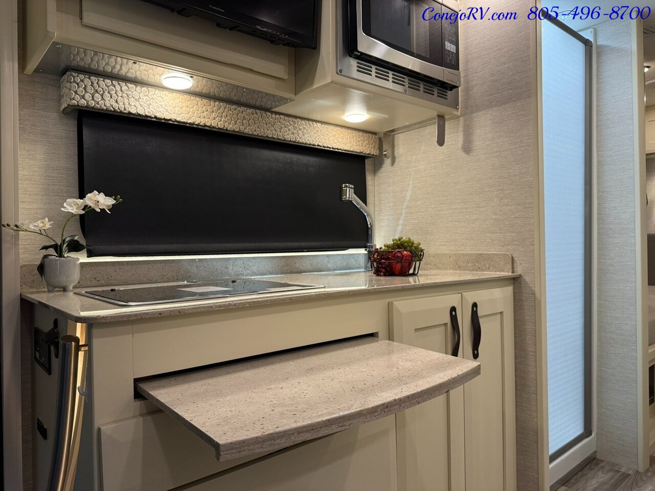 2022 Tiffin Wayfarer 25TW Slide-Out Twin Beds Sofa Levelers Mercedes Turbo Diesel Full Body Paint 12K Miles - Photo 13 - Thousand Oaks, CA 91360