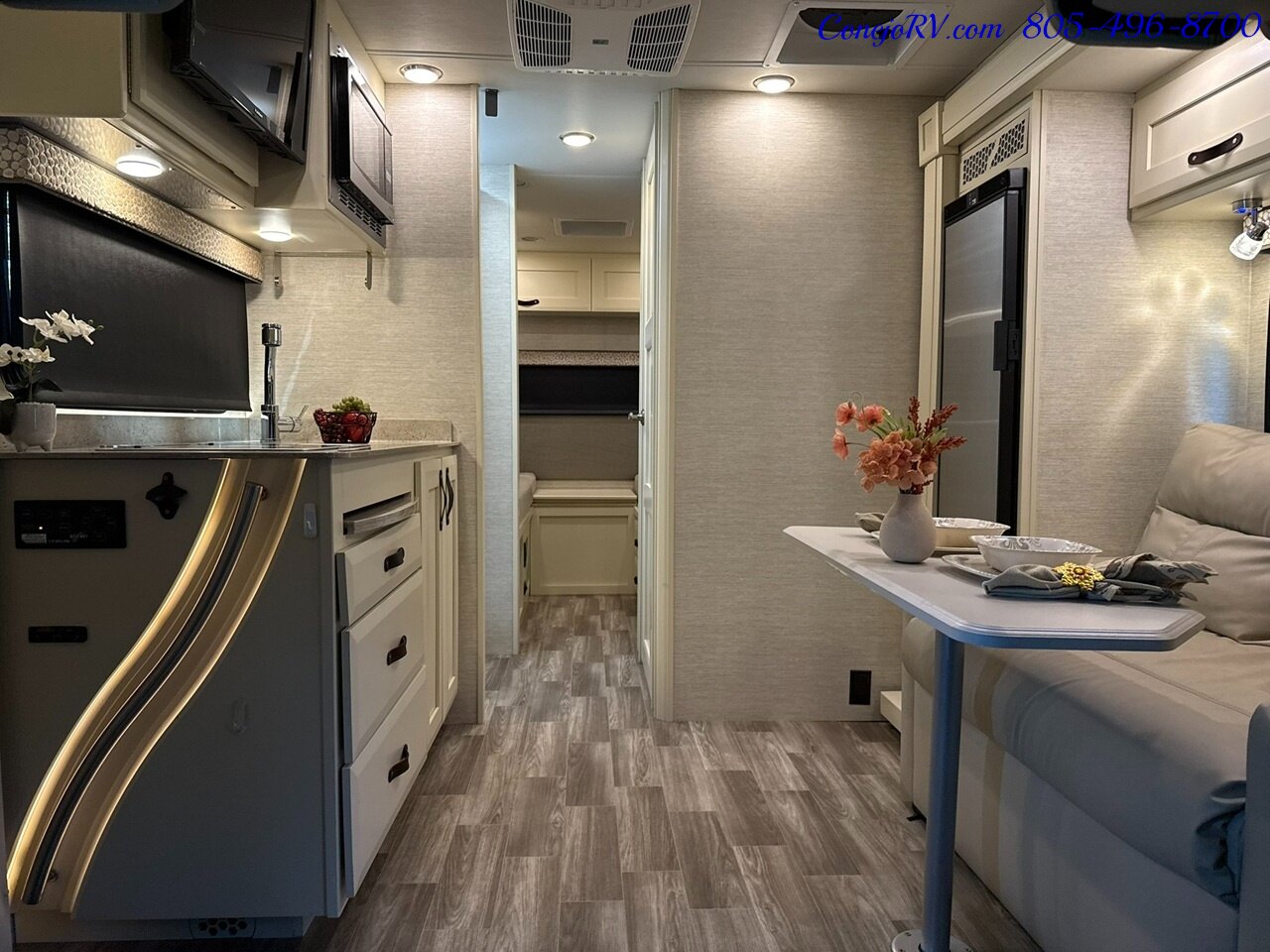 2022 Tiffin Wayfarer 25TW Slide-Out Twin Beds Sofa Levelers Mercedes Turbo Diesel Full Body Paint 12K Miles - Photo 5 - Thousand Oaks, CA 91360