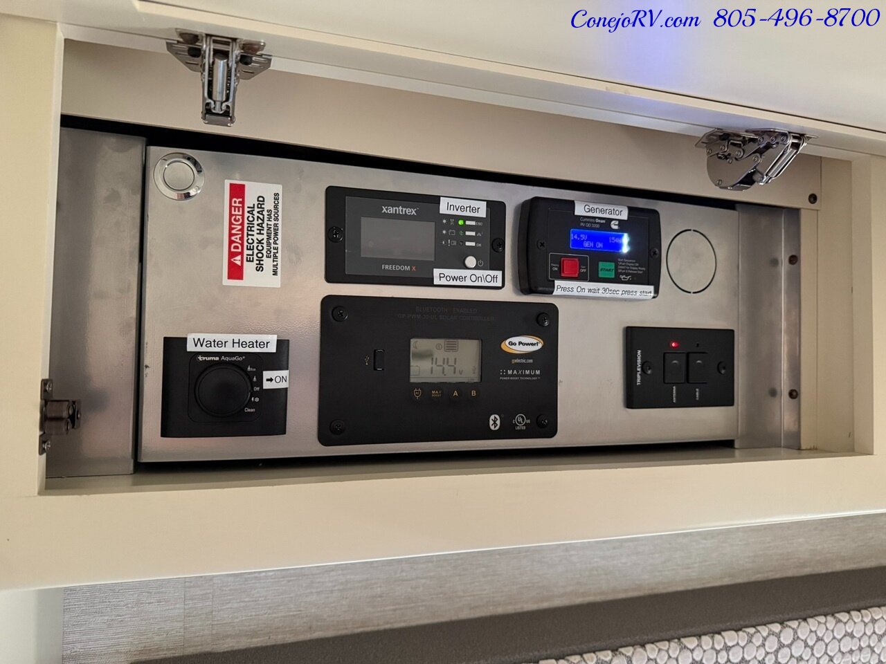 2022 Tiffin Wayfarer 25TW Slide-Out Twin Beds Sofa Levelers Mercedes Turbo Diesel Full Body Paint 12K Miles - Photo 10 - Thousand Oaks, CA 91360