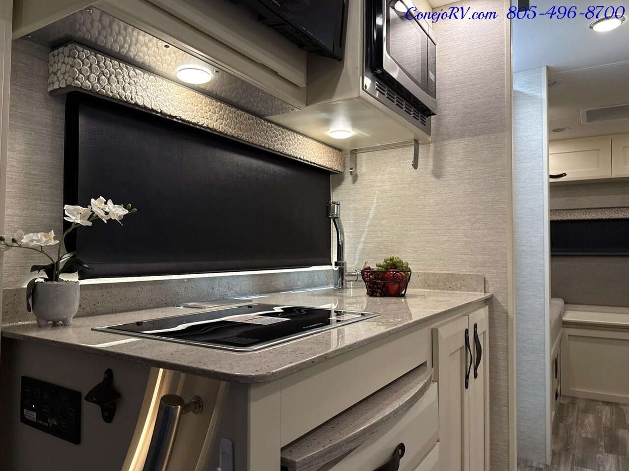 2022 Tiffin Wayfarer 25TW Slide-Out Twin Beds Sofa Levelers Mercedes Turbo Diesel Full Body Paint 12K Miles - Photo 15 - Thousand Oaks, CA 91360