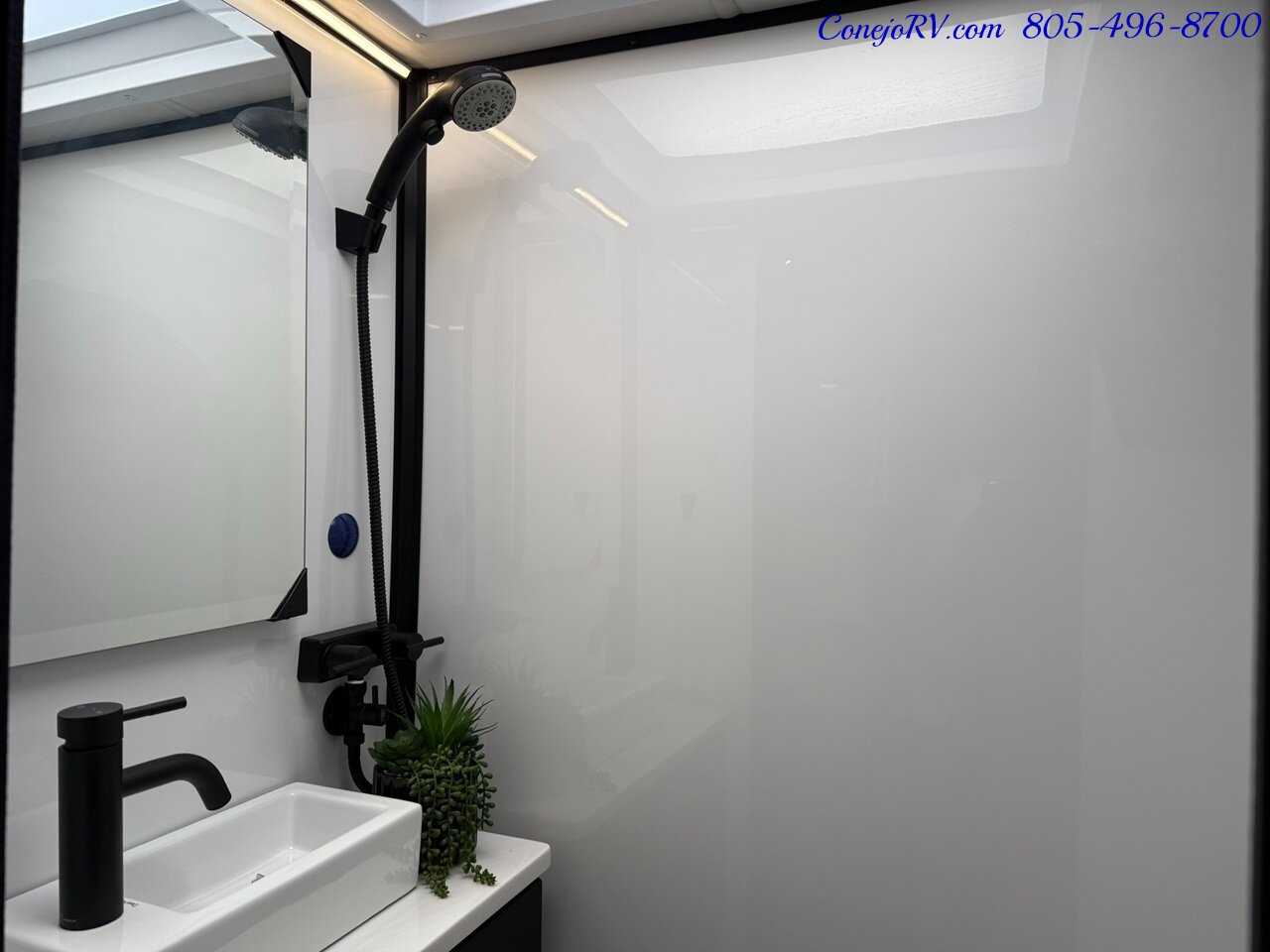 2026 Tiffin Open Trail 25AO Mercedes Sprinter Lithium Power All Wheel Drive!   - Photo 17 - Thousand Oaks, CA 91360