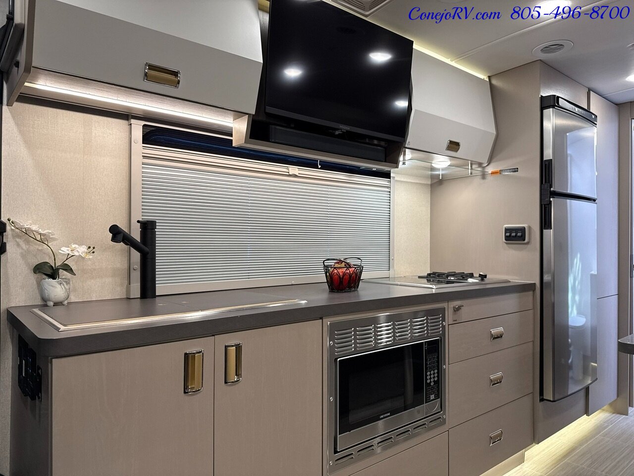2027 Winnebago View 24D Full Wall Slide Murphy Bed Mercedes Turbo Diesel  Full Body Paint - Photo 12 - Thousand Oaks, CA 91360