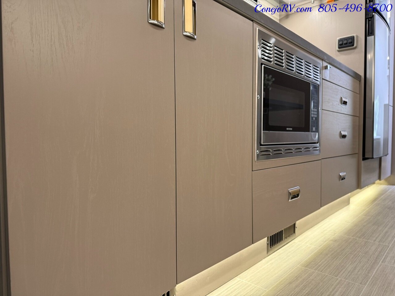 2027 Winnebago View 24D Full Wall Slide Murphy Bed Mercedes Turbo Diesel  Full Body Paint - Photo 13 - Thousand Oaks, CA 91360
