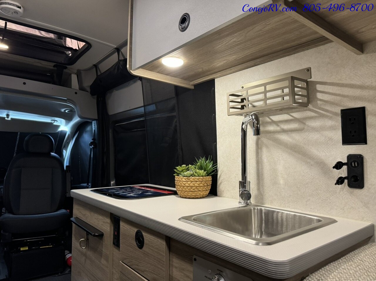 2025 Winnebago Solis 59P Pop Top Full Galley Murphy Bed Roof AC   - Photo 18 - Thousand Oaks, CA 91360