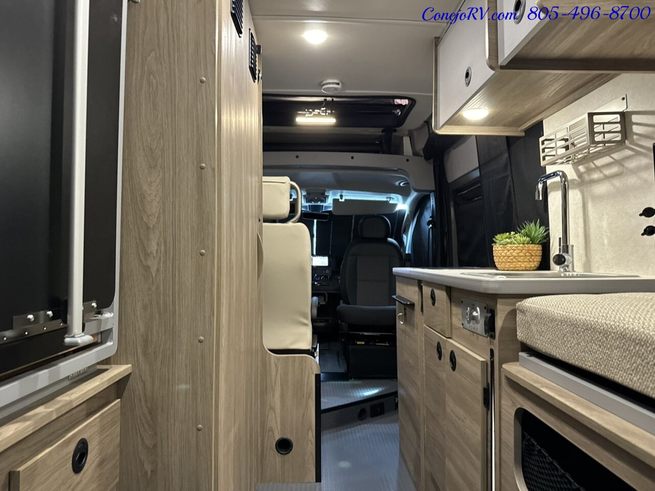 2025 Winnebago Solis 59P Pop Top Full Galley Murphy Bed Roof AC   - Photo 24 - Thousand Oaks, CA 91360