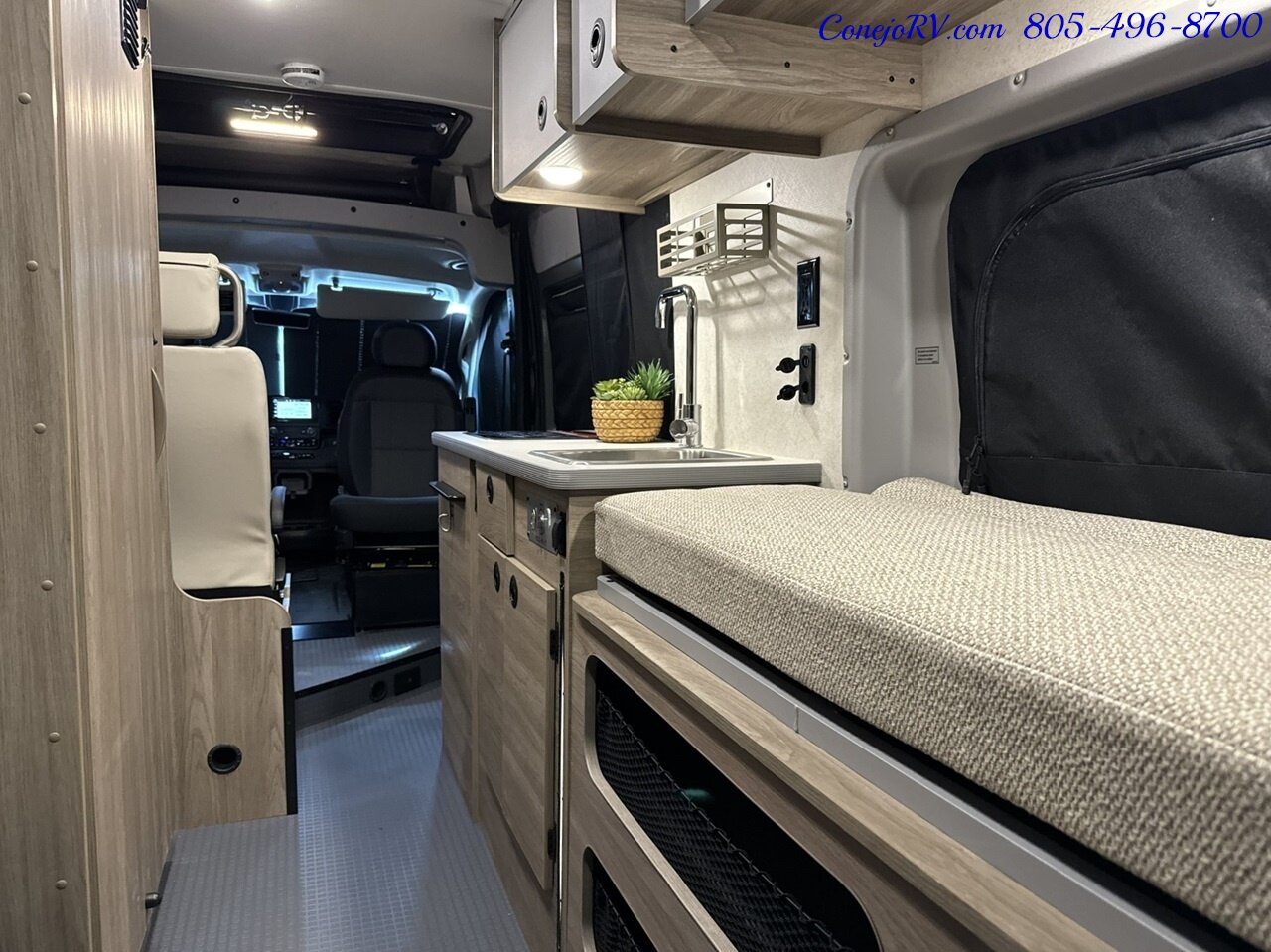 2025 Winnebago Solis 59P Pop Top Full Galley Murphy Bed Roof AC   - Photo 25 - Thousand Oaks, CA 91360