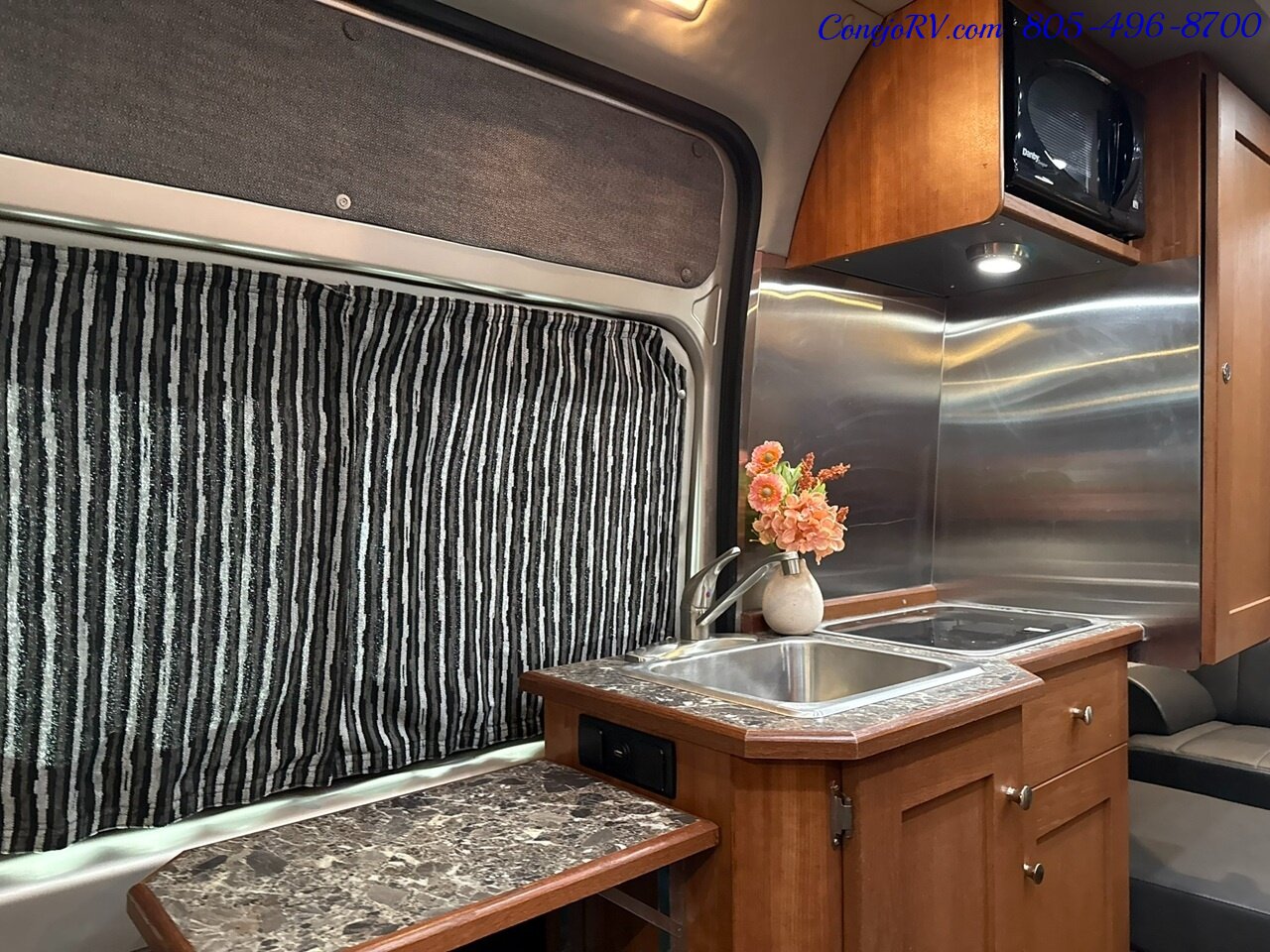 2019 Roadtrek Simplicity SRT Full Galley Power Rear Lounge   - Photo 9 - Thousand Oaks, CA 91360