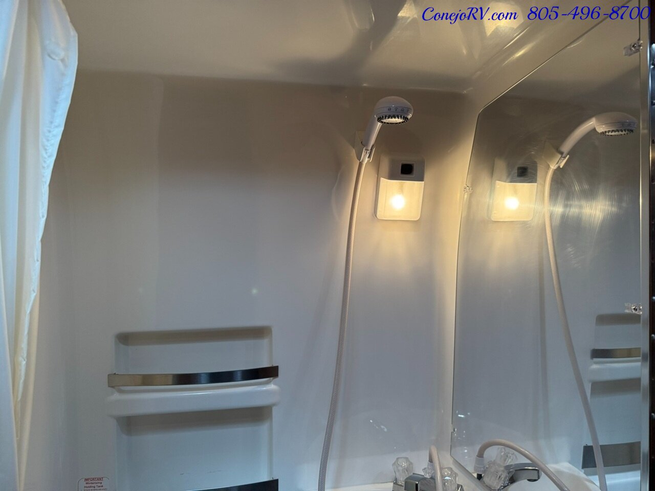 2019 Roadtrek Simplicity SRT Full Galley Power Rear Lounge   - Photo 15 - Thousand Oaks, CA 91360