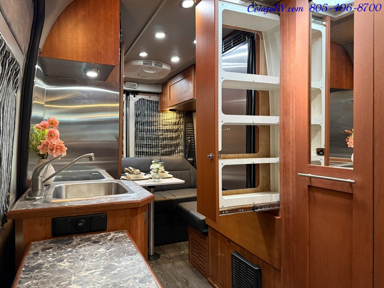 2019 Roadtrek Simplicity SRT Full Galley Power Rear Lounge   - Photo 17 - Thousand Oaks, CA 91360